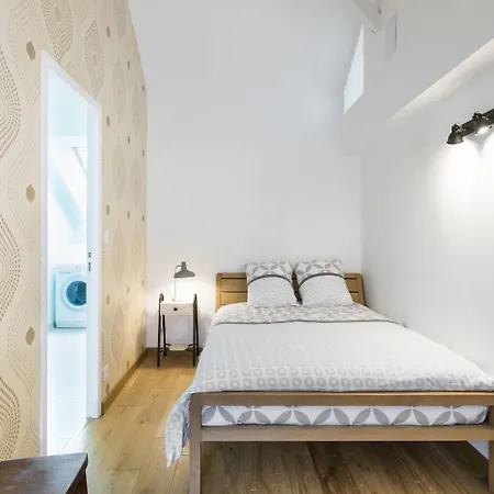 Odorico - En Centre-ville, Proche Gare Apartamento